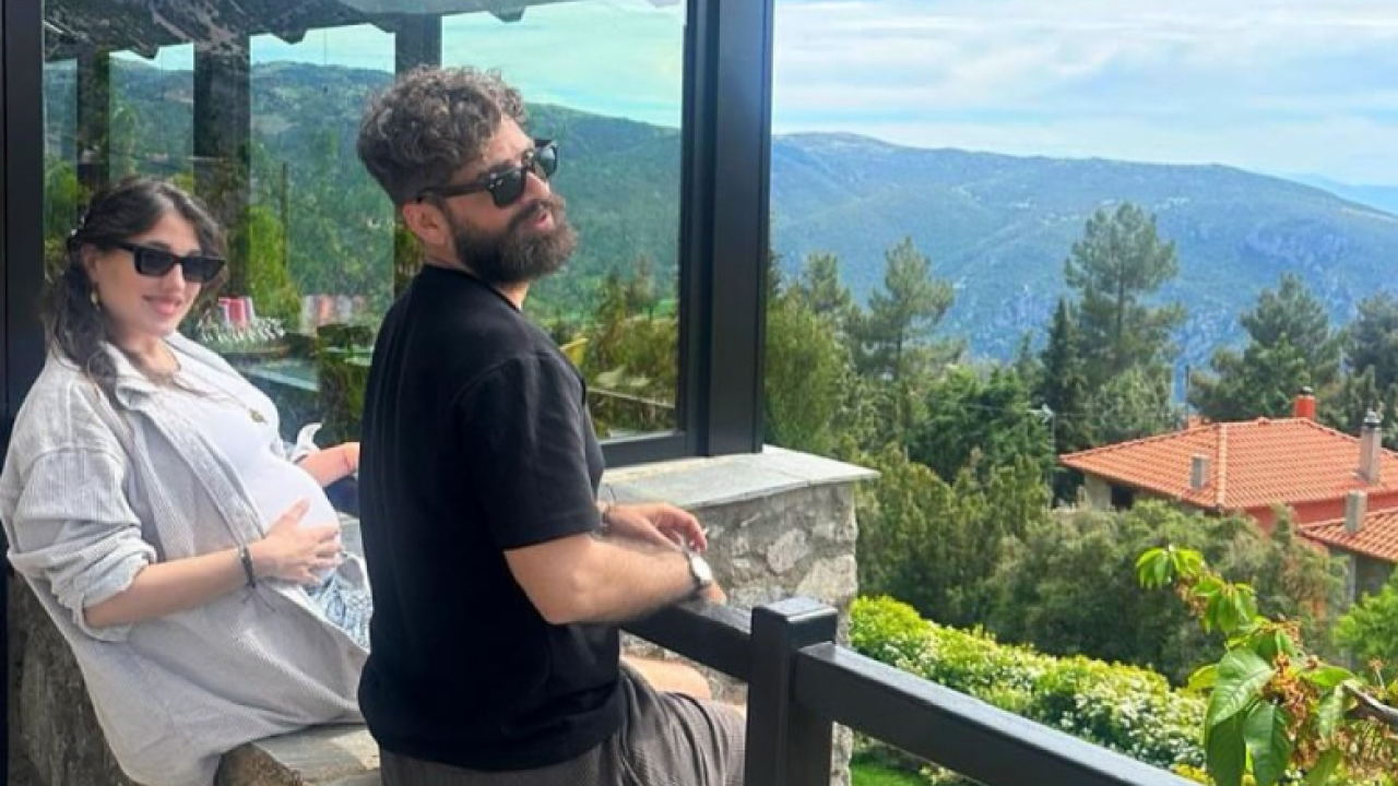 Παυλίνα Βουλγαράκη: Η πρώτη φωτογραφία με την κόρη της και οι στίχοι που της αφιέρωσε