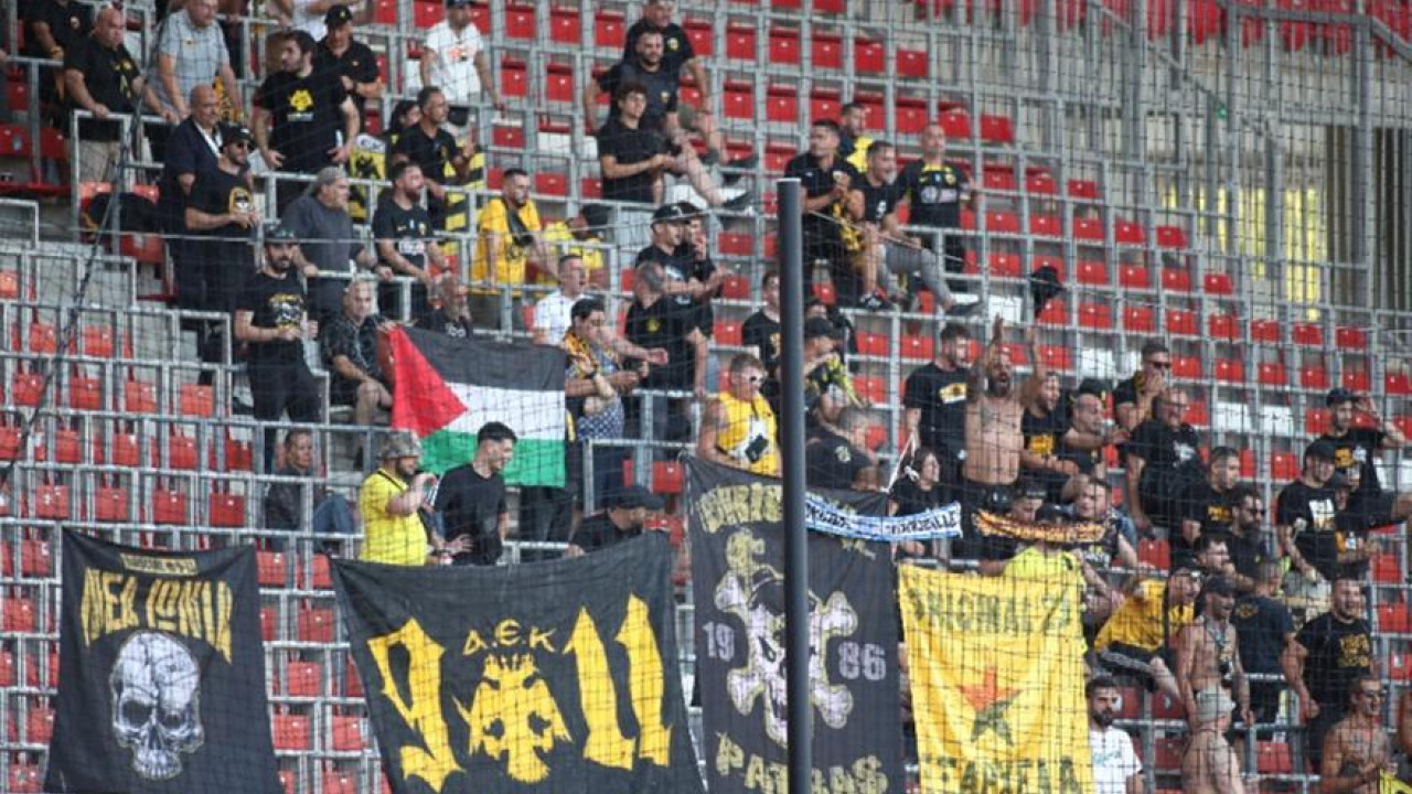 ΑΕΚ: Συνθήματα των οπαδών υπέρ της Παλαι