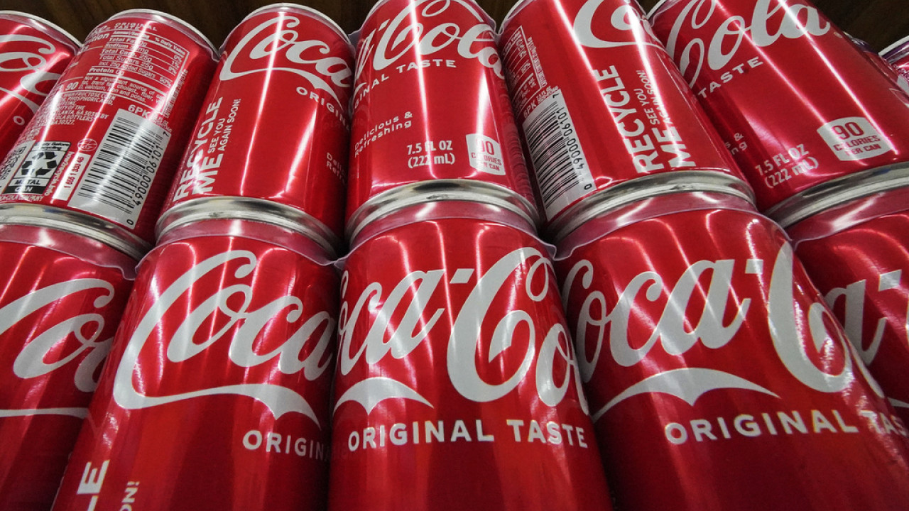 Τραμπ: H Coca Cola θα χρησιμοποιεί κανονική ζάχαρη στα αναψυκτικά της στις ΗΠΑ – «Είναι καλύτερη έτσι!» Τραμπ: H Coca Cola θα χρησιμοποιεί κανονική ζάχαρη στα αναψυκτικά της στις ΗΠΑ – «Είναι καλύτερη έτσι!»