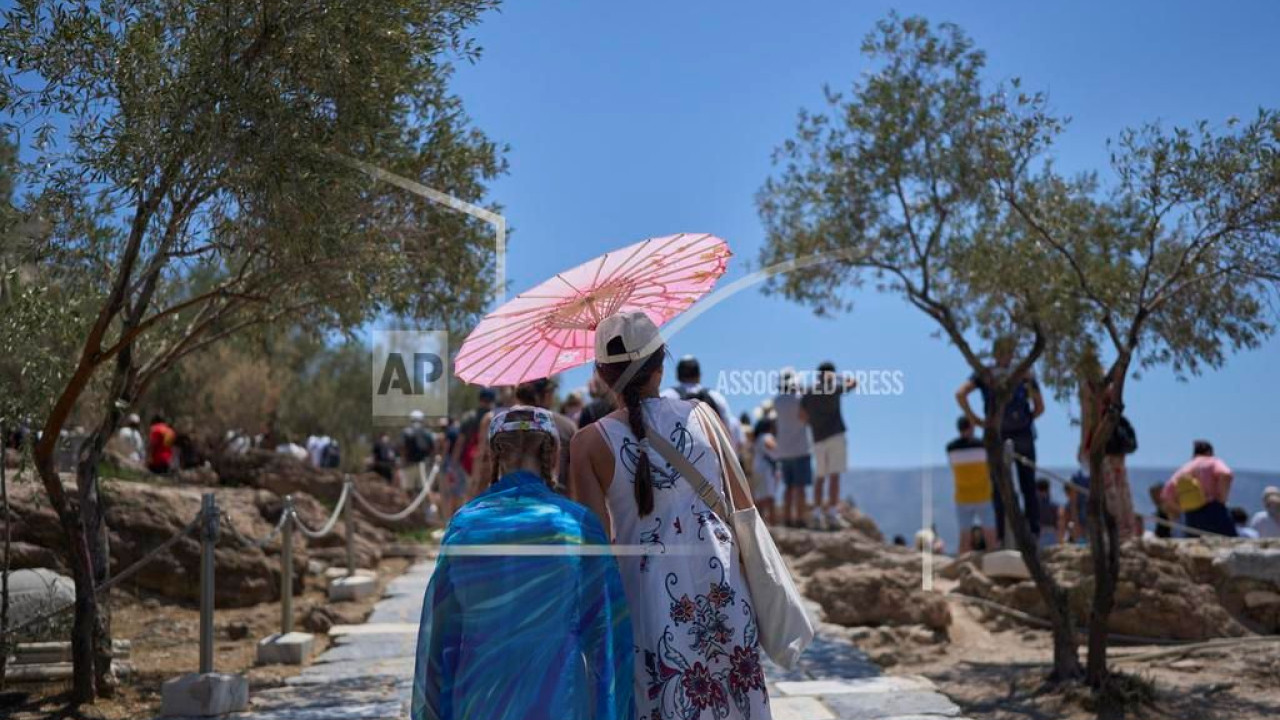Καύσωνας: Επιμένουν τα 40άρια στη χώρα – Πού θα χτυπήσει κόκκινο το θερμόμετρο Καύσωνας: Επιμένουν τα 40άρια στη χώρα – Πού θα χτυπήσει κόκκινο το θερμόμετρο