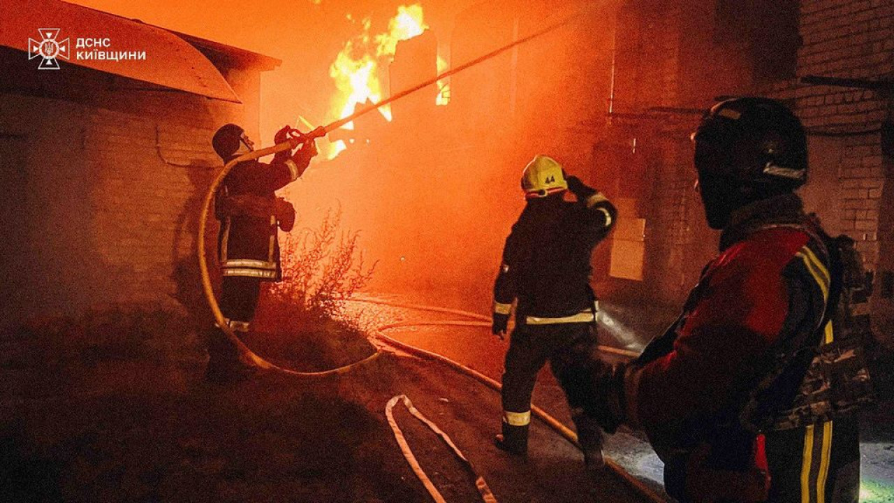 Νύχτα κόλαση στο Κίεβο – Δεκάδες τραυματίες από νέο ρωσικό σφυροκόπημα Νύχτα κόλαση στο Κίεβο – Δεκάδες τραυματίες από νέο ρωσικό σφυροκόπημα