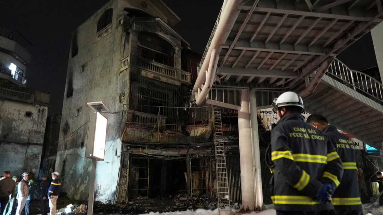 Βιετνάμ: Φωτιά σε πολυκατοικία – Νεκροί 8 άνθρωποι, ανάμεσά τους παιδιά Βιετνάμ: Φωτιά σε πολυκατοικία – Νεκροί 8 άνθρωποι, ανάμεσά τους παιδιά