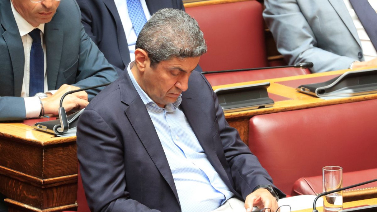 Βουλή: Άρση ασυλίας για τον Λευτέρη Αυγενάκη με 271 ψήφους Βουλή: Άρση ασυλίας για τον Λευτέρη Αυγενάκη με 271 ψήφους