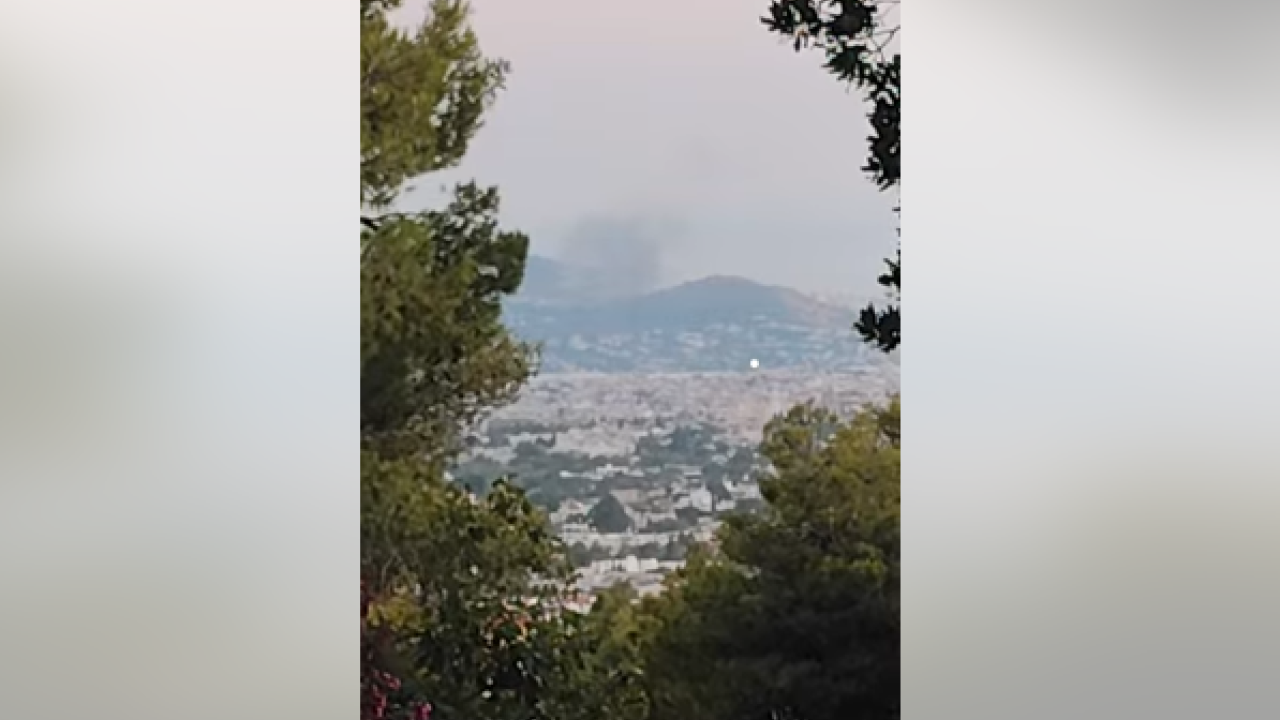 Φωτιά στον Λόφο Φιλοθέης Αττικής Φωτιά στον Λόφο Φιλοθέης Αττικής