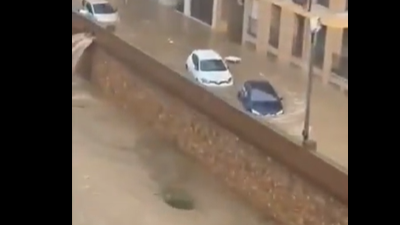 Ισπανία: Σε κόκκινο συναγερμό η Καταλονία λόγω ισχυρών βροχοπτώσεων Ισπανία: Σε κόκκινο συναγερμό η Καταλονία λόγω ισχυρών βροχοπτώσεων