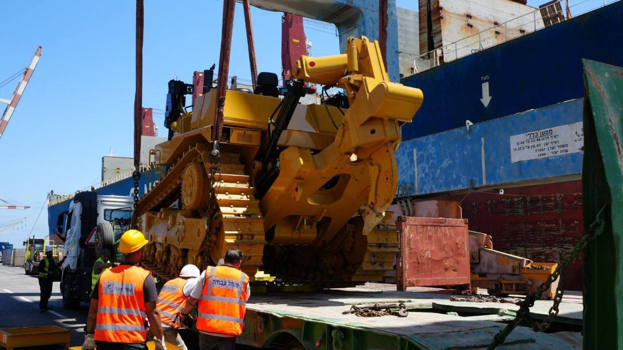 Αμερικανικές μπουλντόζες παραδόθηκαν στο Ισραήλ για την κατεδάφιση σπιτιών στη Γάζα - Δείτε φωτογραφίες
