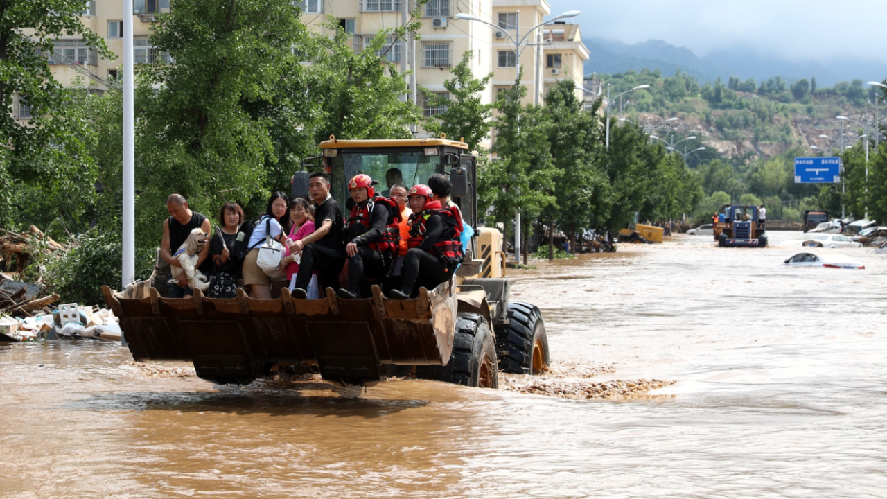 Τουλάχιστον 30 νεκροί εξαιτίας των ισχυρών βροχοπτώσεων στο Πεκίνο