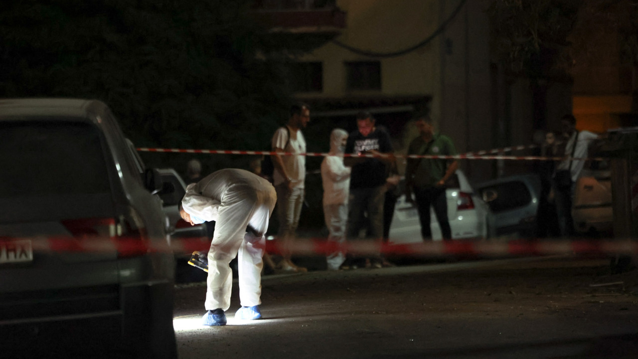 Ισχυρή έκρηξη σε ισόγειο πολυκατοικίας στη Θεσσαλονίκη – Τρομοκρατική ενέργεια «βλέπει» η Αστυνομία (Βίντεο)
