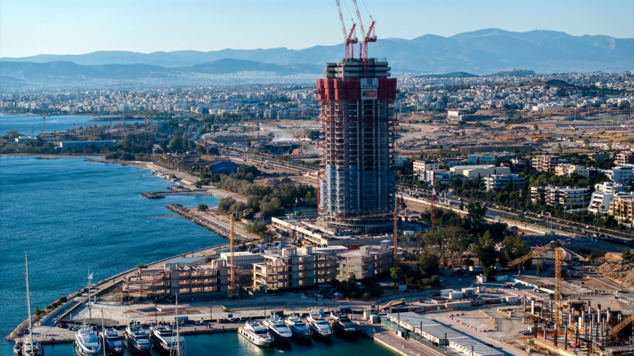 Ψηλώνει ο ουρανοξύστης στο Ελληνικό – Αεροφωτογραφίες από τα έργα στον Άγιο Κοσμά