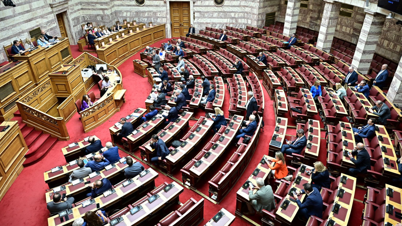 Live η συζήτηση στη Βουλή για την πρόταση σύστασης εξεταστικής επιτροπής για τον ΟΠΕΚΕΠΕ Live η συζήτηση στη Βουλή για την πρόταση σύστασης εξεταστικής επιτροπής για τον ΟΠΕΚΕΠΕ