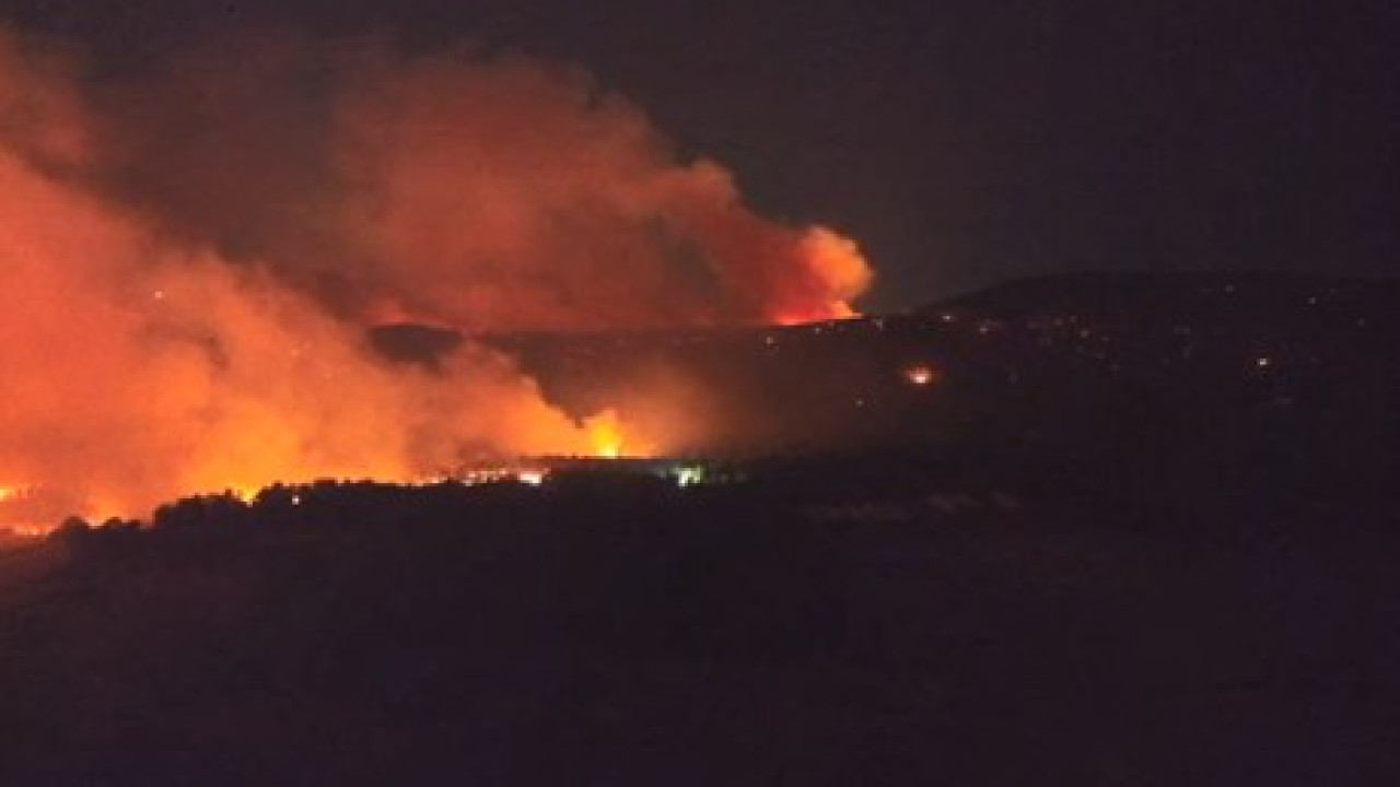 Εύβοια: Η ολονύχτια μάχη με τις φλόγες μέσα από drone Εύβοια: Η ολονύχτια μάχη με τις φλόγες μέσα από drone