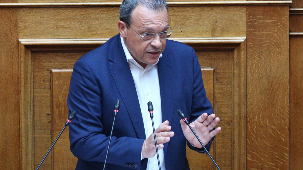 Σφοδρή σύγκρουση Φλωρίδη με Φάμελλο στη Βουλή για τα Τέμπη Σφοδρή σύγκρουση Φλωρίδη με Φάμελλο στη Βουλή για τα Τέμπη