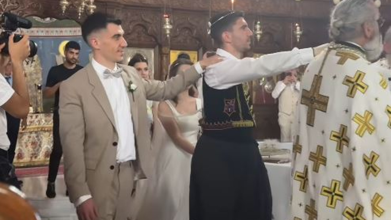 O Φειδίας Παναγιώτου κουμπάρος στον γάμο του αδερφού του – Το υπονοούμενο της αγαπημένης του