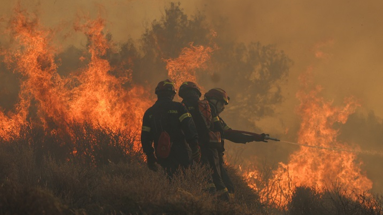 Ποιες περιοχές μπαίνουν σε «πορτοκαλί συναγερμό» για φωτιά αύριο