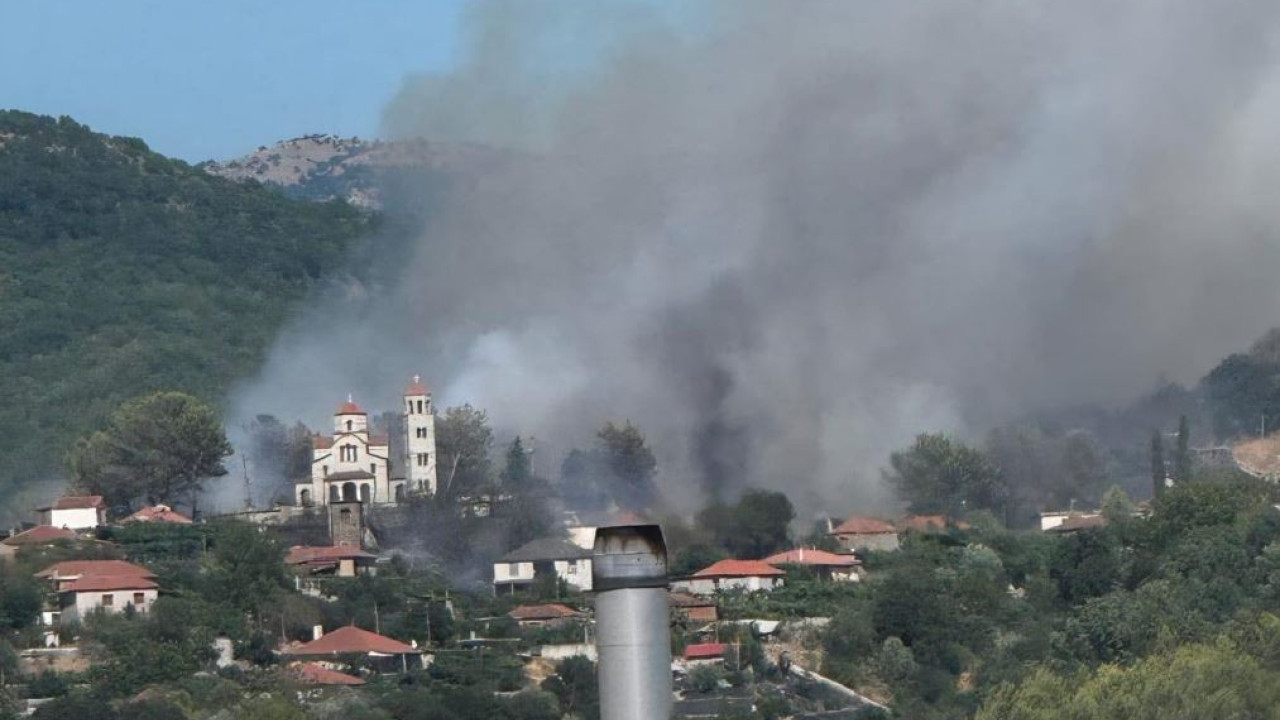 Κακαβιά: Φωτιά μια ανάσα από τα σύνορα με την Αλβανία