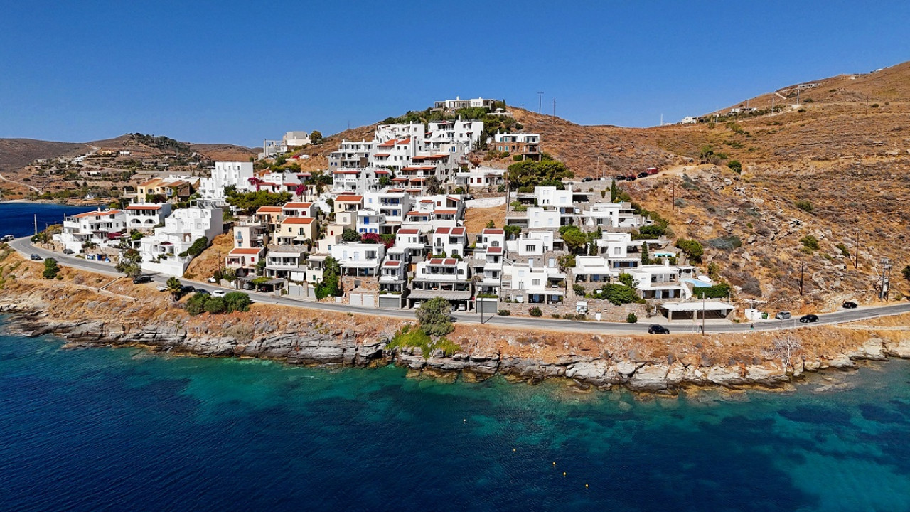 Happy Traveller στην Κέα: Κυριακή 13 Ιουλίου στις 16.30, στον ΣΚΑΪ - Δείτε το trailer