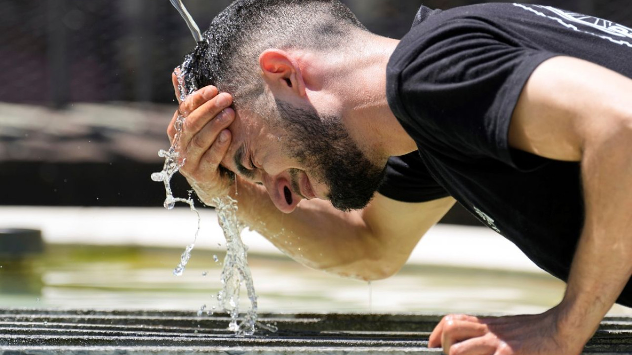 Καμπανάκι από την ΕΕ για τον καύσωνα: «Η δειλία μάς κρατά πίσω στην αντιμετώπιση της κλιματικής κρίσης»