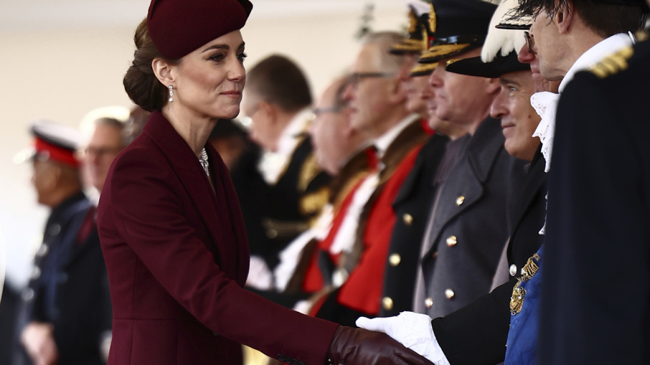 Κέιτ Μίντλετον: Εμφανίστηκε με κόκκινο Givenchy και τη &th