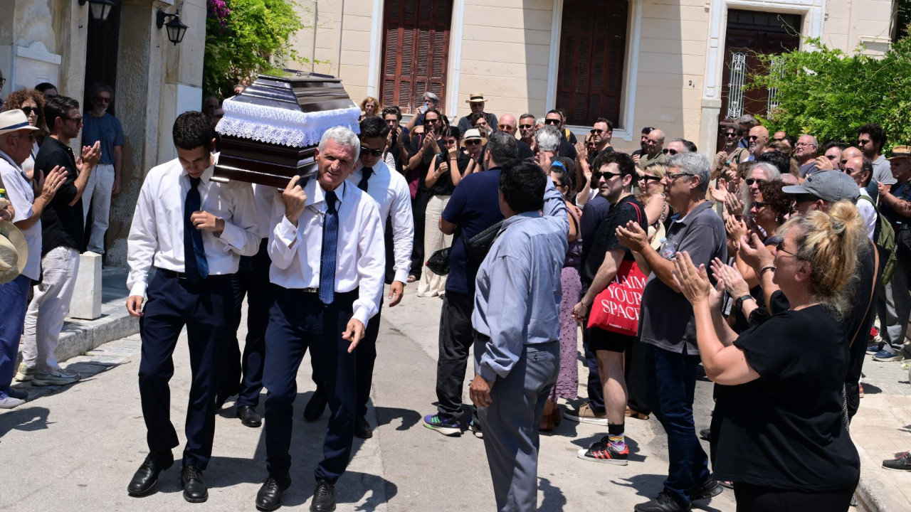 Σε κλίμα συγκίνησης το τελευταίο «αντίο» στον Γεράσιμο Μιχελή