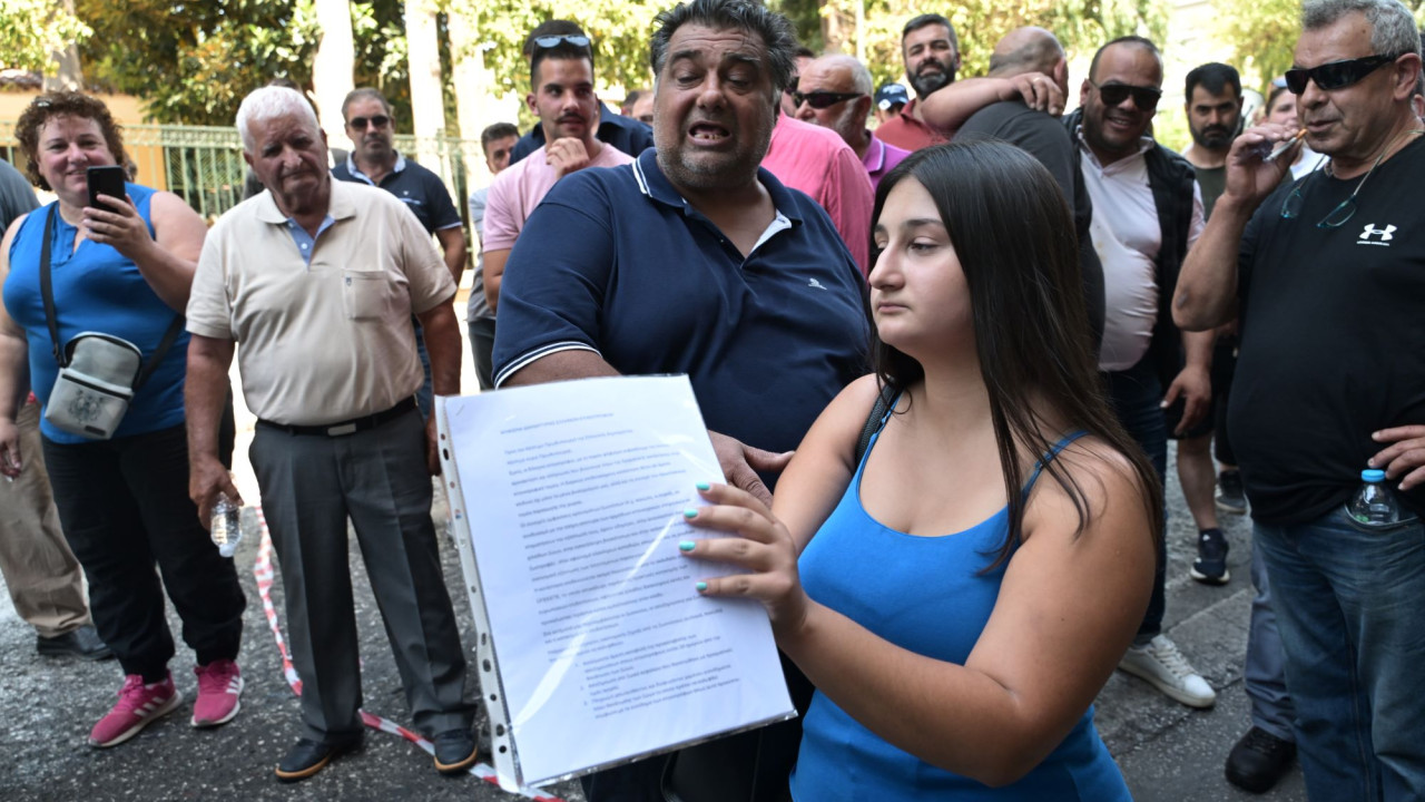 Διαμαρτυρία κτηνοτρόφων στο Μαξίμου - Ψήφισμα διαμαρτυρίας στον πρωθυπουργό (βίντεο, φωτογραφίες)