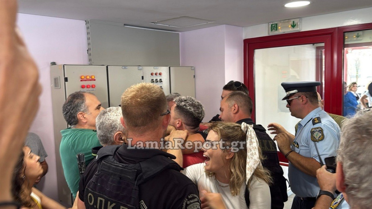 Λαμία: Ένταση στο νοσοκομείο με τον Άδωνι Γεωργιάδη – Βίντεο Λαμία: Ένταση στο νοσοκομείο με τον Άδωνι Γεωργιάδη – Βίντεο