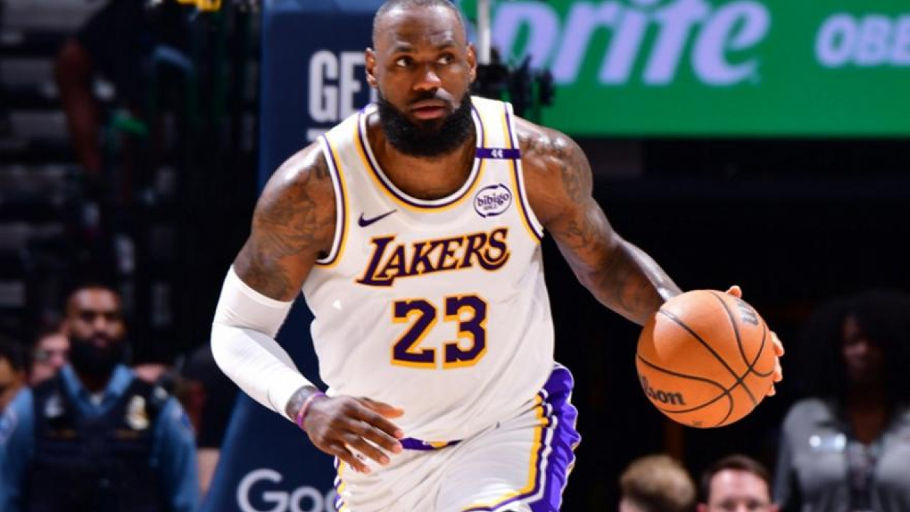 Τέσσερις ομάδες του NBA «ψάχτηκαν» για ΛεΜπρόν Τζέιμς Τέσσερις ομάδες του NBA «ψάχτηκαν» για ΛεΜπρόν Τζέιμς