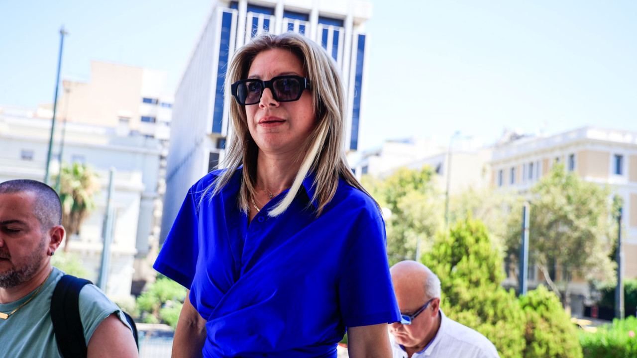 Η Μαρία Καρυστιανού κατέθεσε υπόμνημα για κατάργηση της βουλευτικής ασυλίας (Βίντεο)