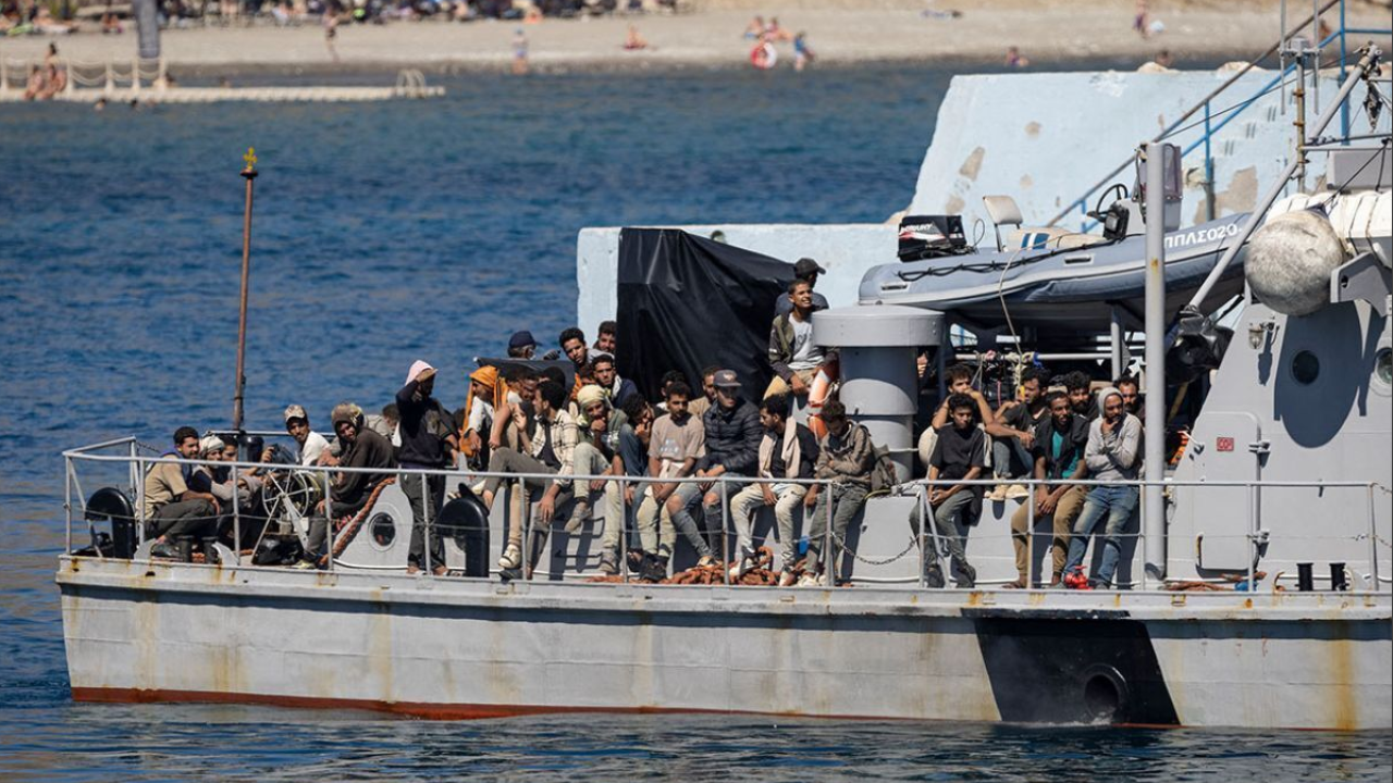 Μεταναστευτικό: 200 μετανάστες από την Κρήτη έφτασαν το πρωί στον Πειραιά