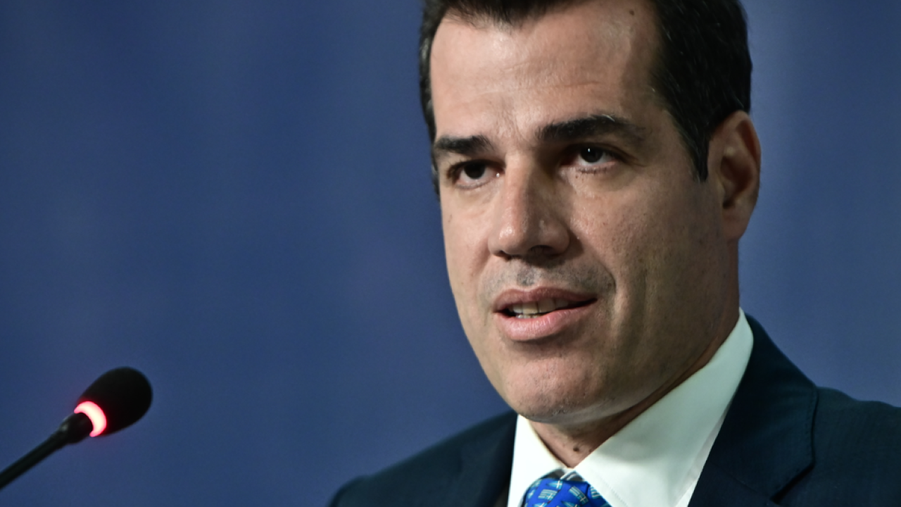 Πλεύρης: «Είναι αναγκαστικό να υπάρχει μια μόνιμη δομή μεταναστών στην Κρήτη, μπορεί και δεύτερη» Πλεύρης: «Είναι αναγκαστικό να υπάρχει μια μόνιμη δομή μεταναστών στην Κρήτη, μπορεί και δεύτερη»