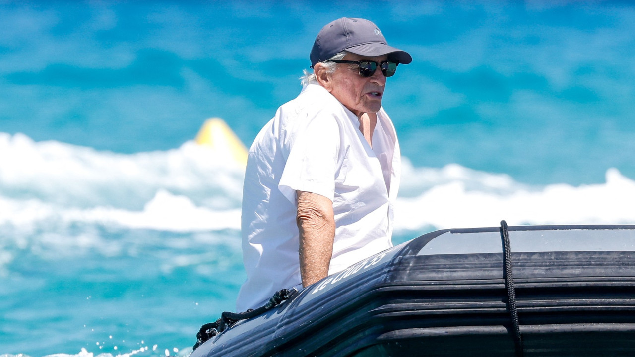 Μάικλ Ντάγκλας: Ο 80χρονος ηθοποιός επισκέφθηκε το διάσημο «Club 55» στο Σεν Τροπέ - Το «αντίο» ενός σταρ... (φωτό)