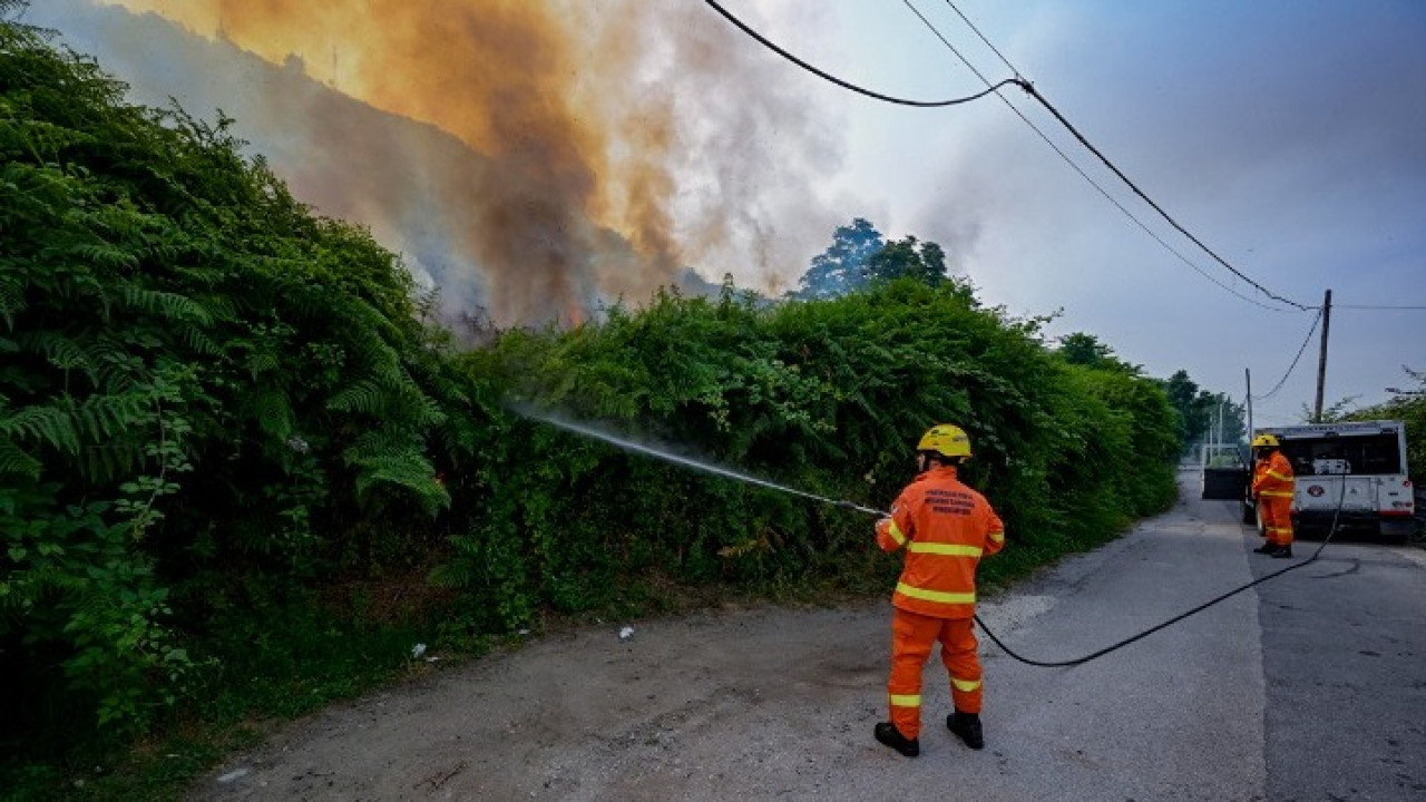 Σαρδηνία: Περίπου 140 λουόμενοι απομακρύνθηκαν με ταχύπλοα λόγω πυρκαγιάς Σαρδηνία: Περίπου 140 λουόμενοι απομακρύνθηκαν με ταχύπλοα λόγω πυρκαγιάς
