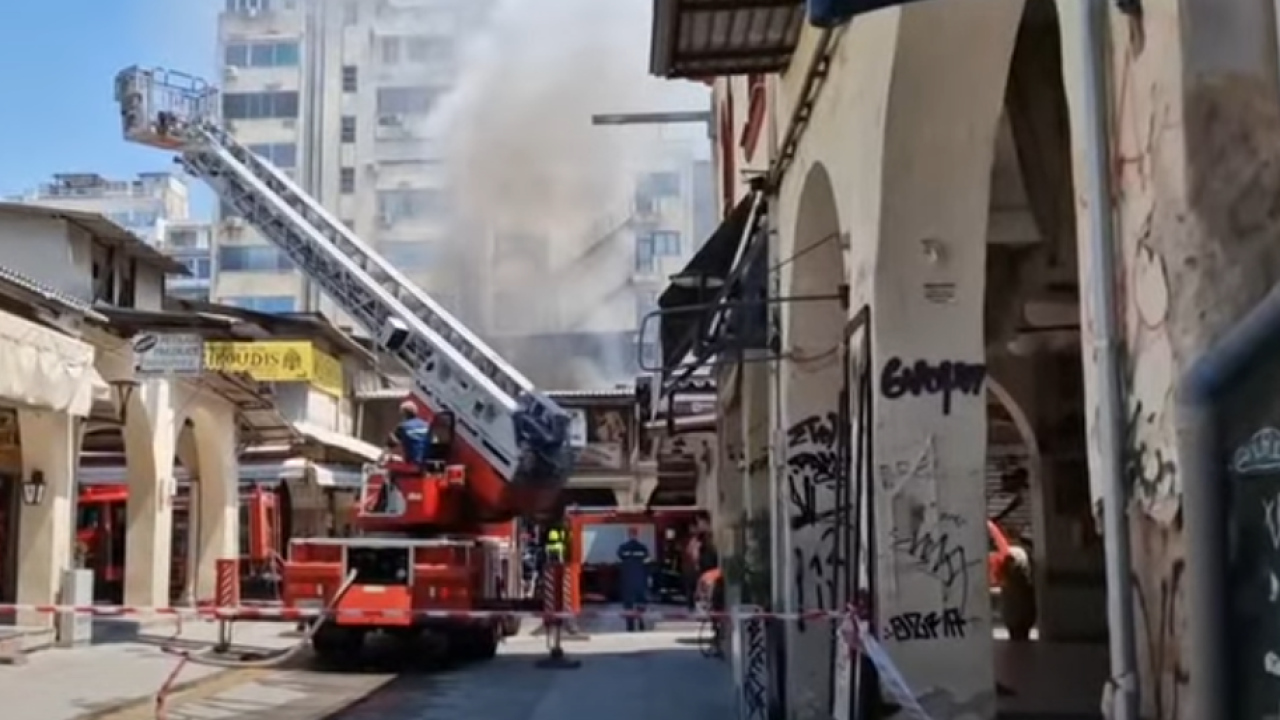 Θεσσαλονίκη: Φωτιά σε μαγαζί εστίασης στην Αγορά Καπάνι (Βίντεο)
