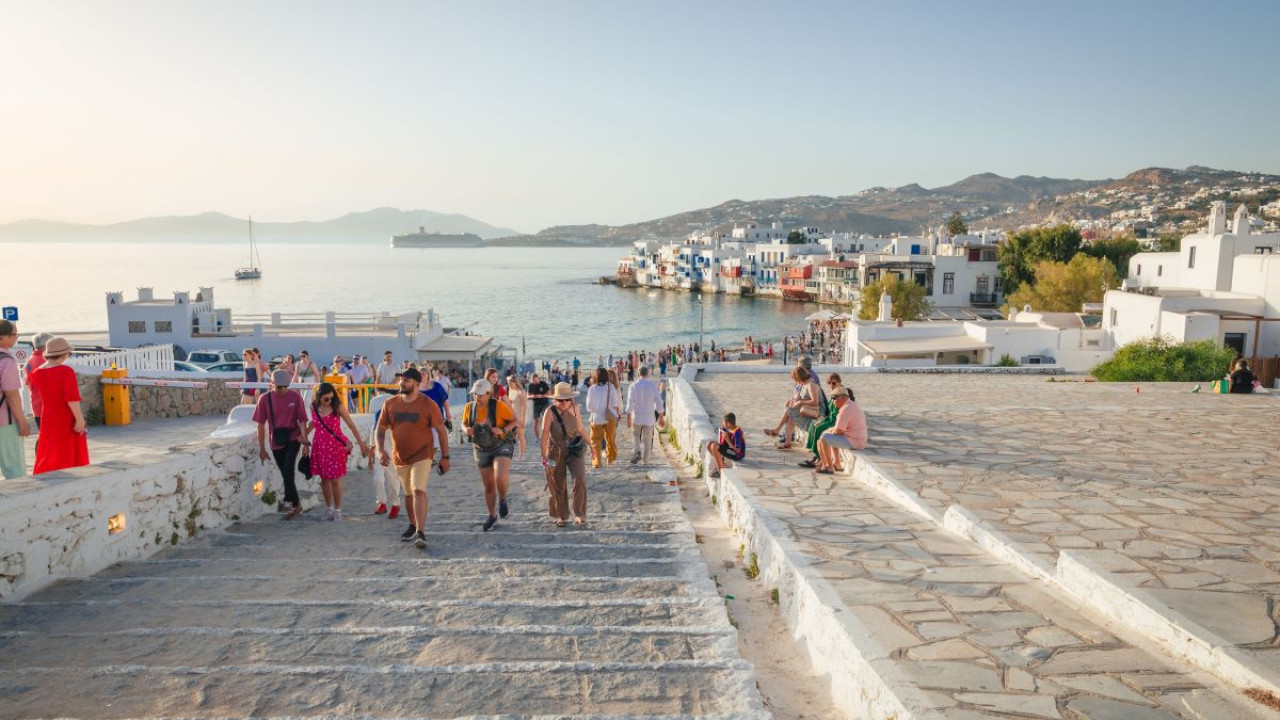 Politico: Αδειάζουν οι Βρυξέλλες: Το πολιτικό προσωπικό επιλέγει… νησιά και παραλίες Politico: Αδειάζουν οι Βρυξέλλες: Το πολιτικό προσωπικό επιλέγει… νησιά και παραλίες