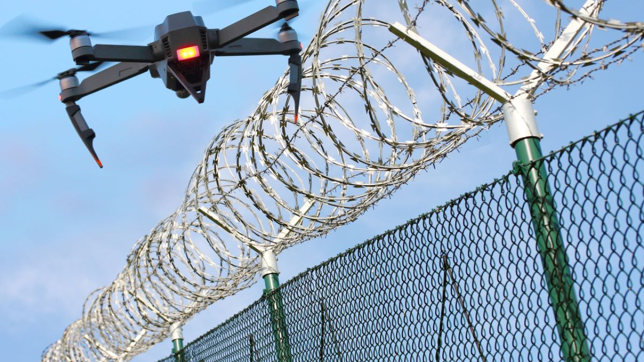 Βρετανία: Τα drones βάζουν σε κίνδυνο την εθνική ασφάλεια – Φόβοι ότι μπορεί να χρησιμοποιηθούν για να δραπετεύσουν κρατούμενοι Βρετανία: Τα drones βάζουν σε κίνδυνο την εθνική ασφάλεια – Φόβοι ότι μπορεί να χρησιμοποιηθούν για να δραπετεύσουν κρατούμενοι