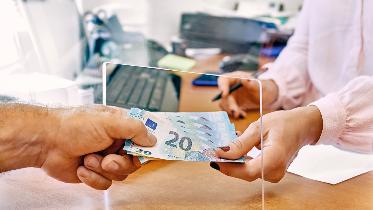 Απατεώνες έκλεψαν 95.000 ευρώ από τραπεζικό λογαριασμό νεκρής Απατεώνες έκλεψαν 95.000 ευρώ από τραπεζικό λογαριασμό νεκρής