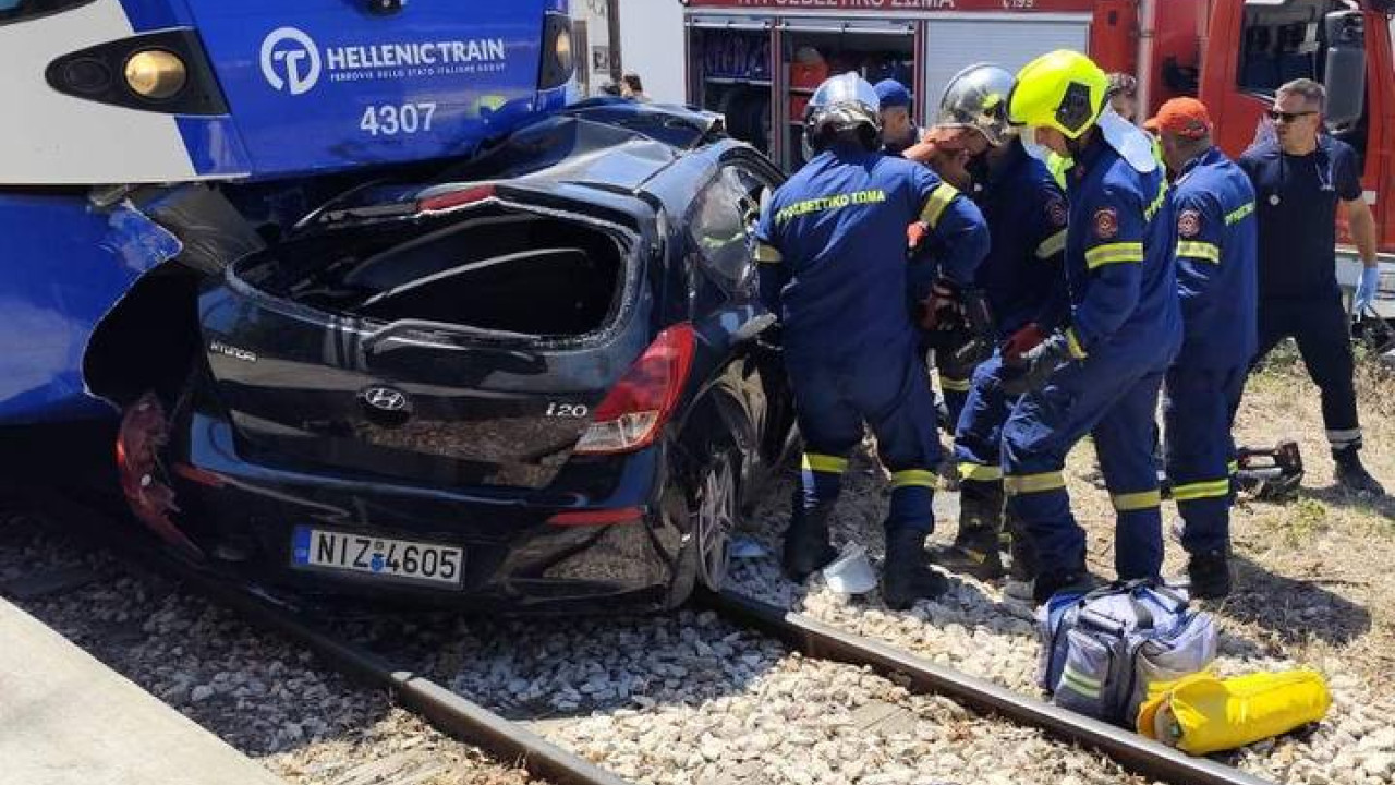 Πάτρα: Σύγκρουση συρμού του Προαστιακού με αυτοκίνητο