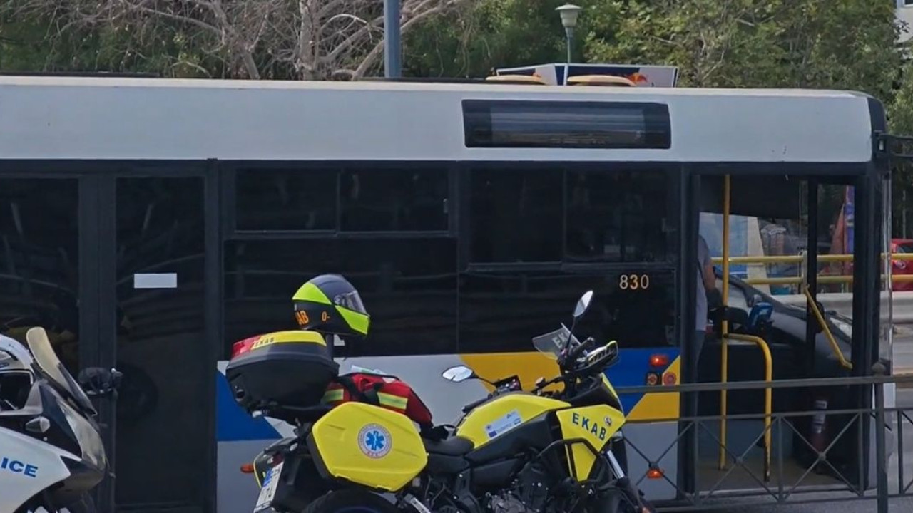 Συγγρού: Σύγκρουση λεωφορείου με ΙΧ Συγγρού: Σύγκρουση λεωφορείου με ΙΧ