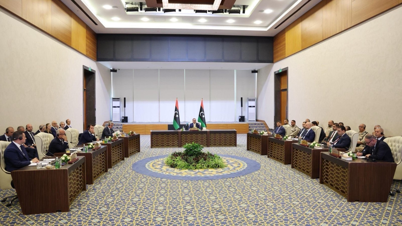 Λιβύη: Η πρώτη αντίδραση του Ευρωπαίου Επιτρόπου μετά τις επαφές για το μεταναστευτικό