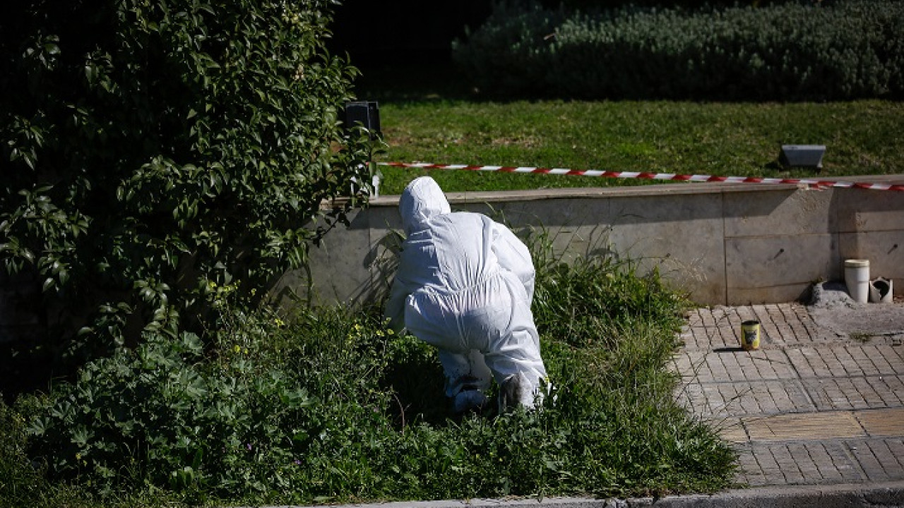 Συναγερμός στο Κολωνάκι για ύποπτο δέμα Συναγερμός στο Κολωνάκι για ύποπτο δέμα