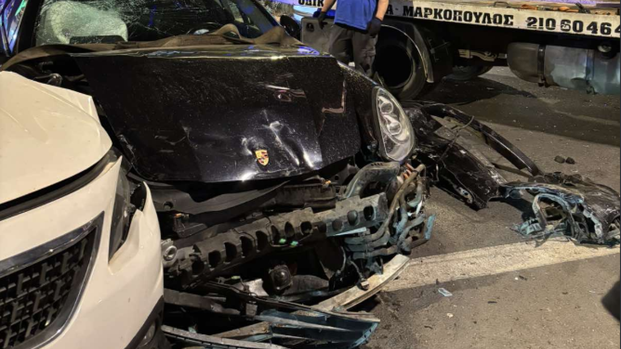 Καραμπόλα τριών οχημάτων στη Συγγρού - Τουλάχιστον ένας τραυματίας (Video)