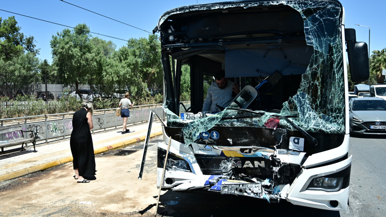 Σύγκρουση λεωφορείων στη Βούλα: Τι δείχνουν τα στοιχεία τηλεματικής Σύγκρουση λεωφορείων στη Βούλα: Τι δείχνουν τα στοιχεία τηλεματικής