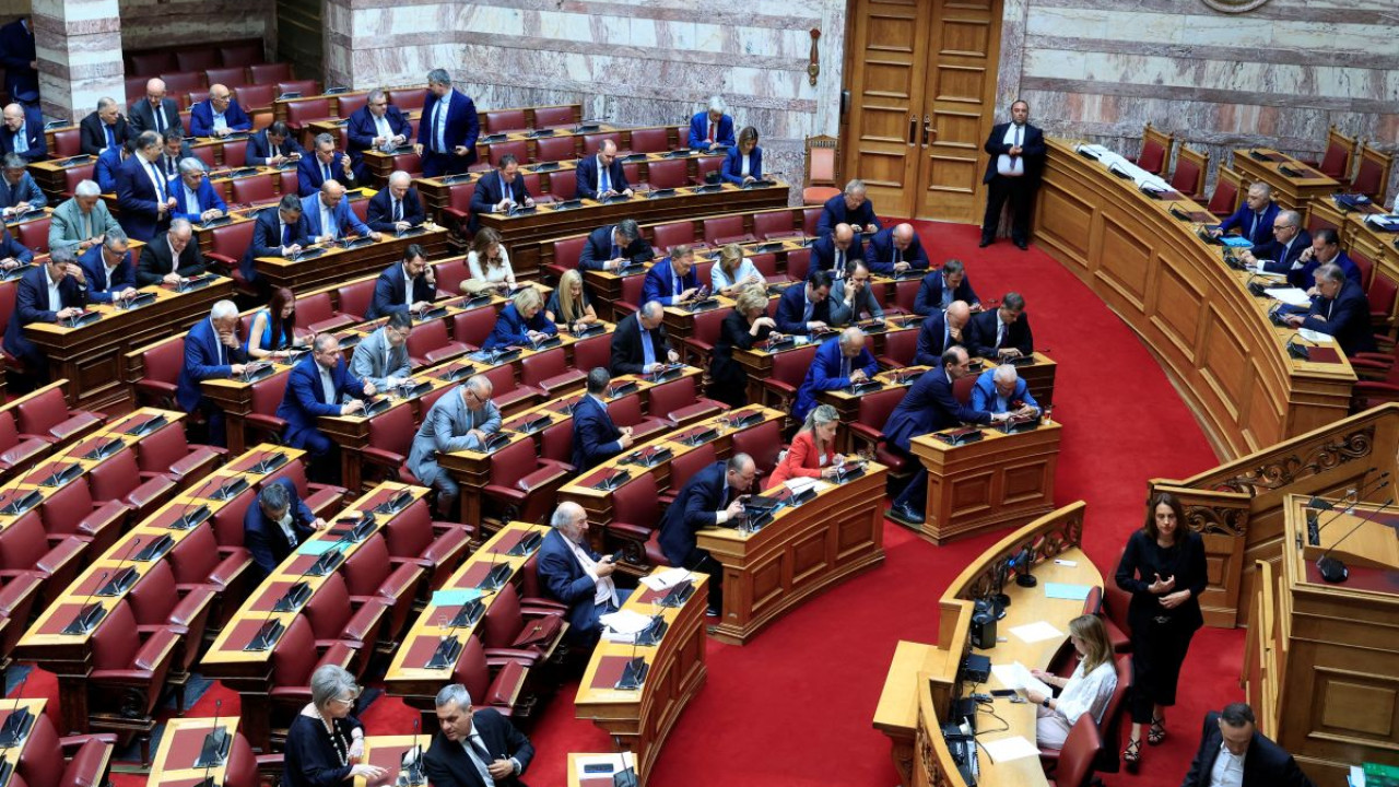 Βουλή: Υπερψηφίστηκε η τροπολογία για το άσυλο με 177 θετικές ψήφους