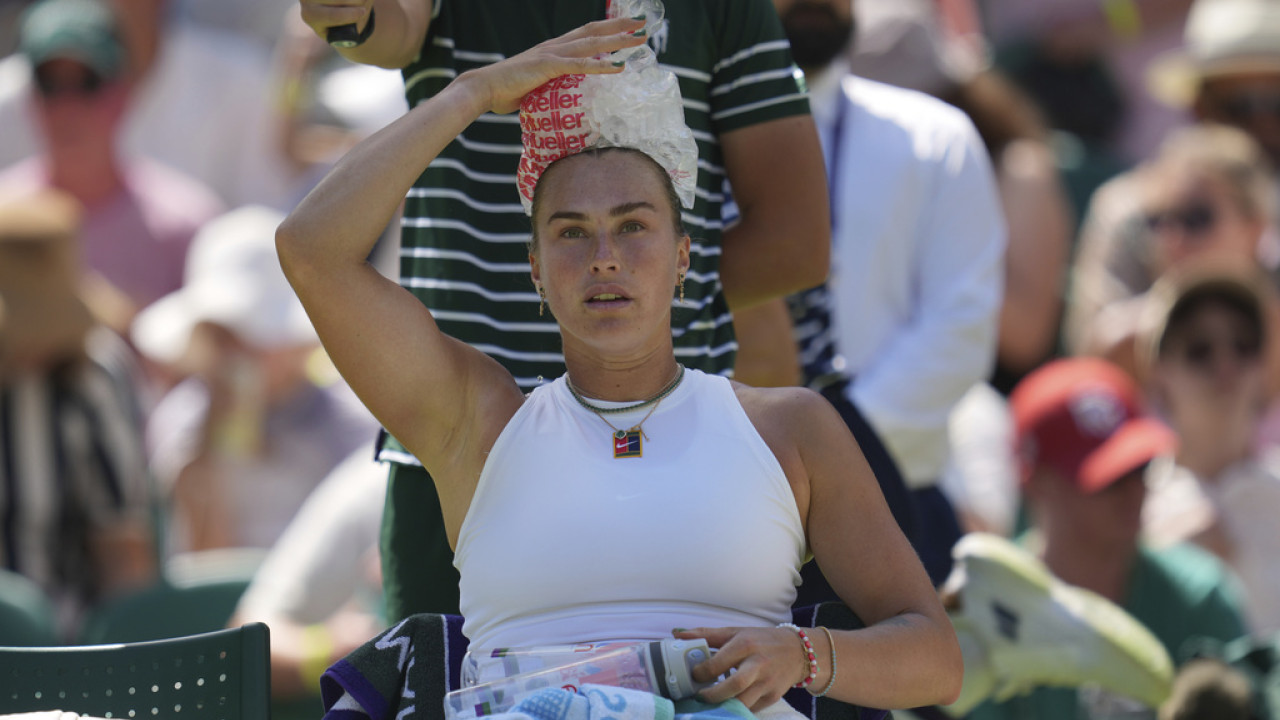 Αναζητώντας δροσιά στο Wimbledon: Αφόρητη ζέστη στην έναρξη του τουρνουά και λιποθυμίες - Δείτε εικόνες