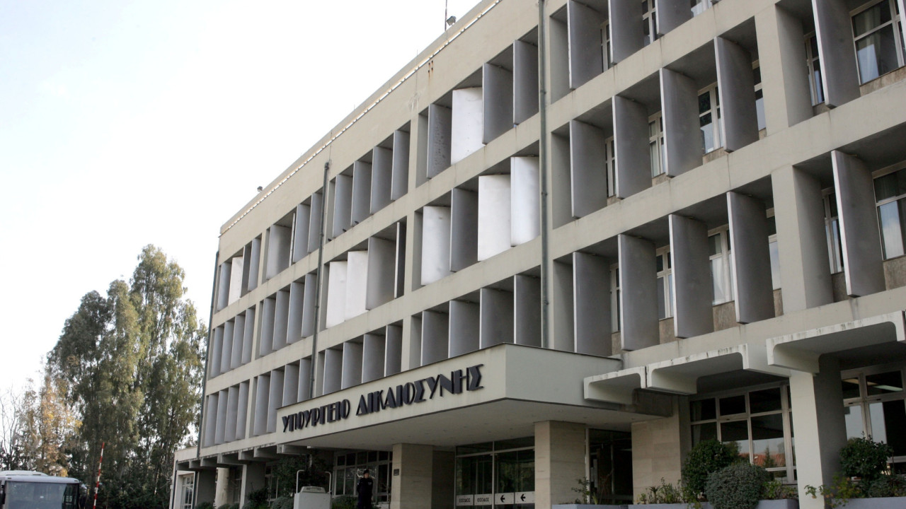 Υπουργείο Δικαιοσύνης: Το Σύνταγμα απαγορεύει απεργίες στους δικαστικούς λειτουργούς Υπουργείο Δικαιοσύνης: Το Σύνταγμα απαγορεύει απεργίες στους δικαστικούς λειτουργούς