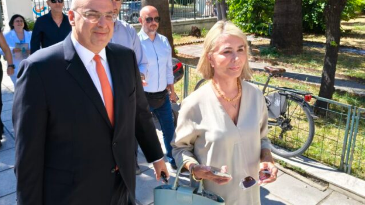 Ξεκίνησε η δίκη του δημοσιογράφου που κατηγορείται για εκβιασμό της Ζέττας Μακρή - «Μπορώ να αποδείξω τα πάντα» λέει η βουλευτής