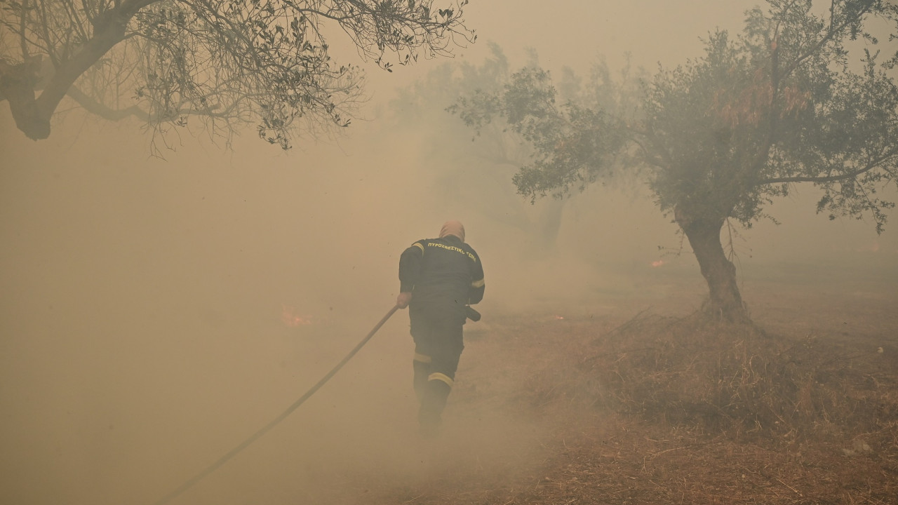 Πύρινος εφιάλτης στην Κερατέα - Συνεχή μηνύματα 112 - «Γίνεται χαμός» δηλώνουν κάτοικοι στον ΣΚΑΪ