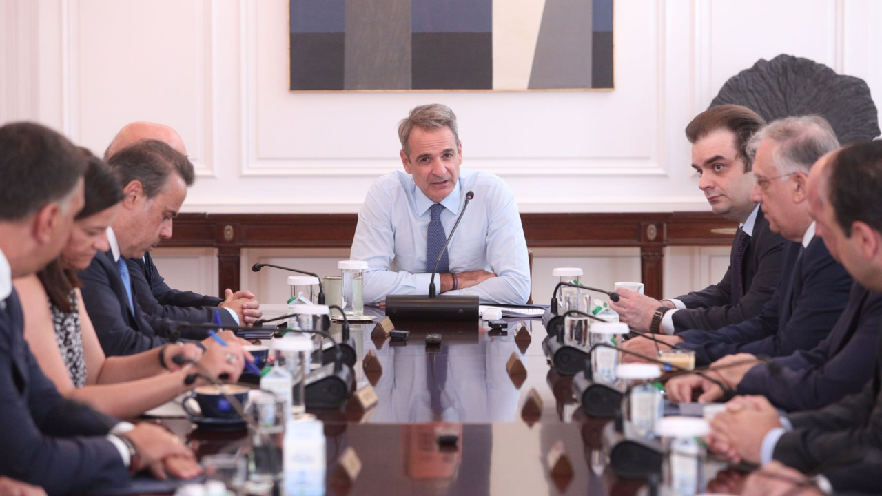 Μητσοτάκης: 12 παρεμβάσεις έτοιμες προς υλοποίηση για τη μείωση της γραφειοκρατίας Μητσοτάκης: 12 παρεμβάσεις έτοιμες προς υλοποίηση για τη μείωση της γραφειοκρατίας