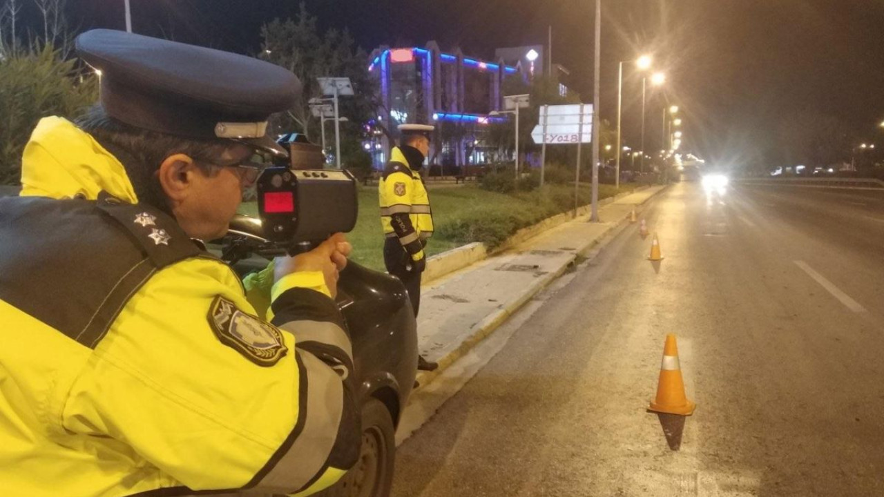 Περιφερειακή Υμηττού: Συνελήφθη 18χρονος οδηγός ΙΧ που έτρεχε με 188 χλμ Περιφερειακή Υμηττού: Συνελήφθη 18χρονος οδηγός ΙΧ που έτρεχε με 188 χλμ