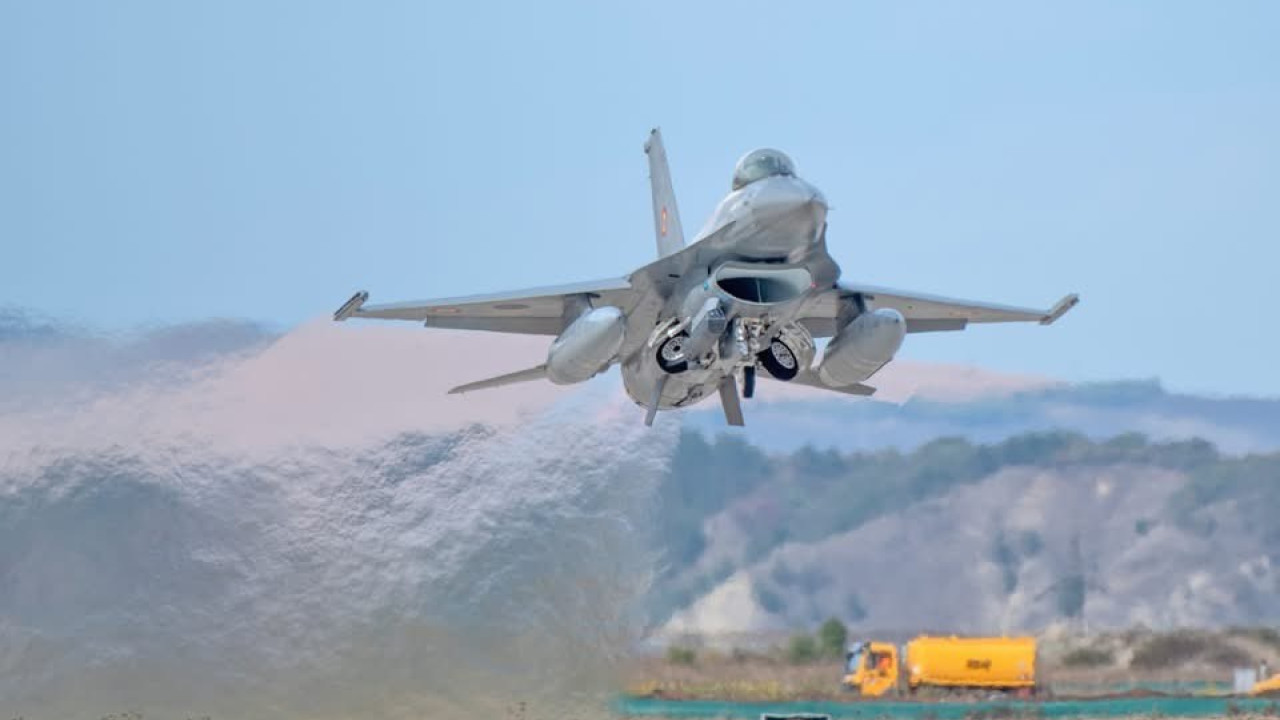 Ρουμανία: Απογείωσε F-16 μετά από ρωσική επίθεση κοντά στα σύνορά της Ρουμανία: Απογείωσε F-16 μετά από ρωσική επίθεση κοντά στα σύνορά της