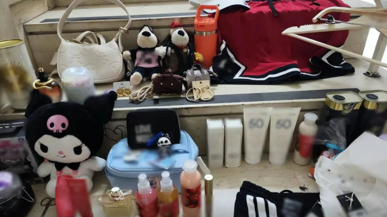 Συνελήφθησαν 6 άτομα για κλοπές σε καταστήματα στο κέντρο της Αθήνας Συνελήφθησαν 6 άτομα για κλοπές σε καταστήματα στο κέντρο της Αθήνας